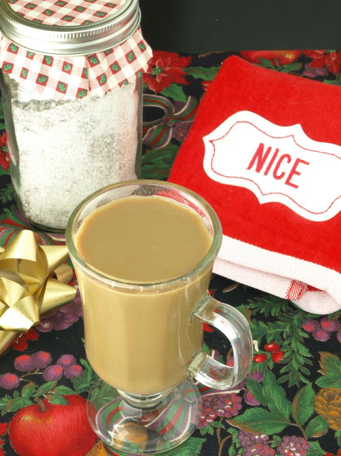 Instant Vanilla Latte --KitchenDreaming.com -- Makes a great host or hostess gift or any coffee lover gift basket. Also great for the office, RV or camping! 