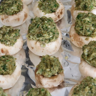 Cheese Stuffed Mushrooms are easy to prepare and are a crowd favorite. This delicious hot vegetarian appetizer will satisfy everyone on your guest list.