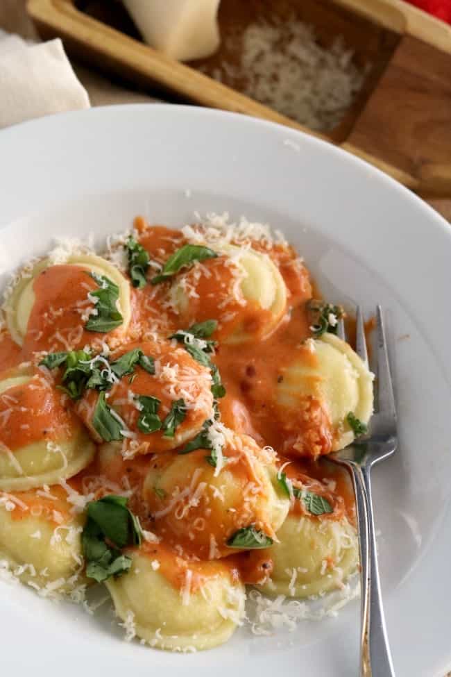 Ravioli tossed with Rosa Sauce and sprinkled with fresh chopped basil 