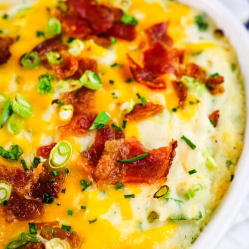 Irresistible Instant Mashed Potato Casserole, featuring creamy goodness, crispy bacon, and melty cheese. This comfort food classic is ready in under 30 minutes!